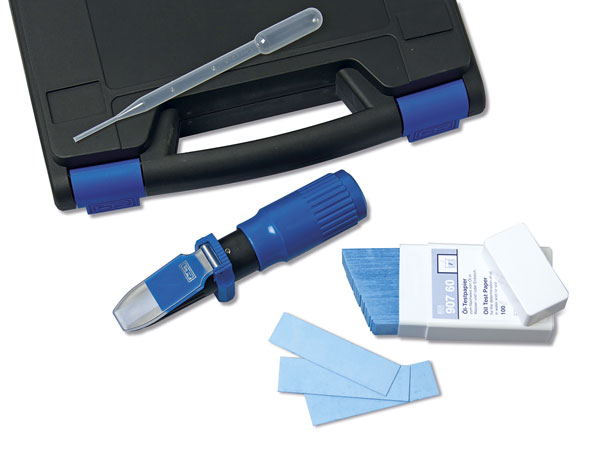 Analyse-Kit für Harnstoff-Konzentration/AdBlue ®* mit Ölteststreifen Analyse-Kit für Harnstoff-Konzentration/AdBlue ®* mit Ölteststreifen