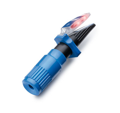 Refraktometer (mit 4-fach Skala und LED Beleuchtung) Refraktometer (mit 4-fach Skala und LED Beleuchtung)