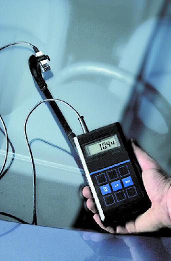 Elektronisches Kraftmessgerät DKM 45 zur Überprüfung der Anpresskraft der Scheibenwischerarme